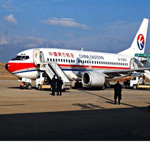 桂林两江机场货运航空快运业稳步发展的原因是什么？